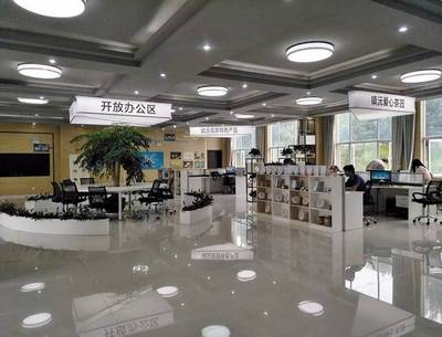 羅舜縣長(zhǎng)蒞臨&ldquo;鎮(zhèn)沅縣農(nóng)村電子商務(wù)營(yíng)銷中心&rdquo;指導(dǎo)