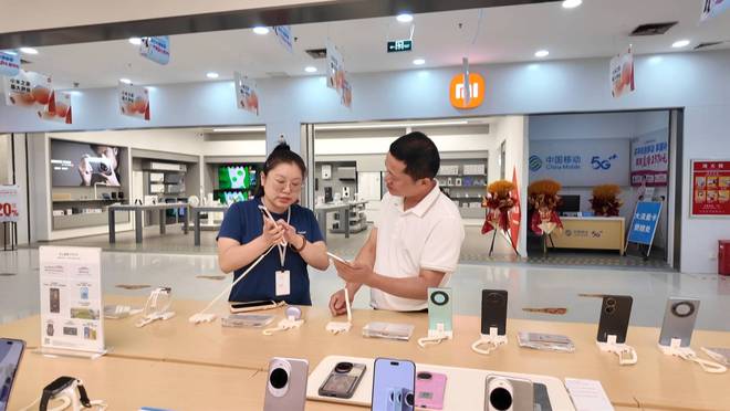 利津:電子產(chǎn)品銷售火爆 &ldquo;后高考經(jīng)濟&rdquo;升溫