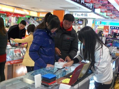 寒假數(shù)碼消費熱潮 合肥“學生一族”追捧時尚電子產(chǎn)品，傳統(tǒng)文具市場煥新機